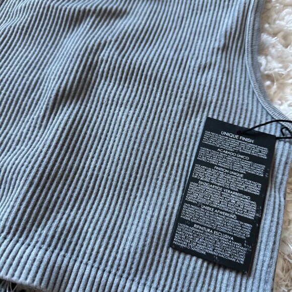 NWT Gray Ribbed Half Top Size Medium - Picture 2 of 3